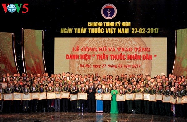 Президент Чан Дай Куанг: Вьетнам должен иметь передовую медицину  - ảnh 1